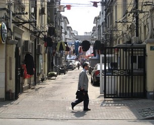 A short story set in Shanghai. 2008.
